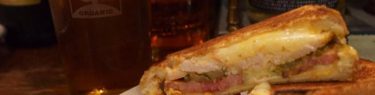 Cuban sandwich and Blackisle Pale Ale. Aye, very nice pairing! ;) / キューバンサンドとブラックアイルのペールエール。実にけしからんペアリングっす！ #kyoto #beer #blackislebrewery @BlackIsleBeer