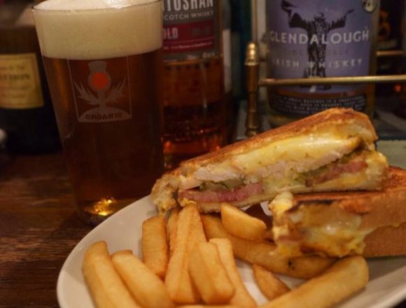 Cuban sandwich and Blackisle Pale Ale. Aye, very nice pairing! ;) / キューバンサンドとブラックアイルのペールエール。実にけしからんペアリングっす！ #kyoto #beer #blackislebrewery @BlackIsleBeer